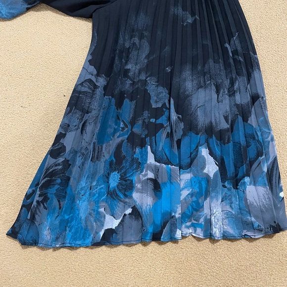 Alfani women’s size 14 floral print V-neck and 3/4 bell sleeves, pull on dress - Picture 6 of 6